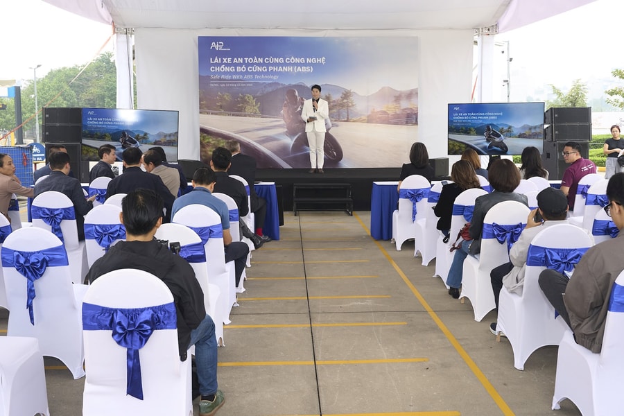 L&#225;i xe an to&#224;n hơn c&#249;ng c&#244;ng nghệ chống b&#243; cứng phanh cho xe m&#225;y