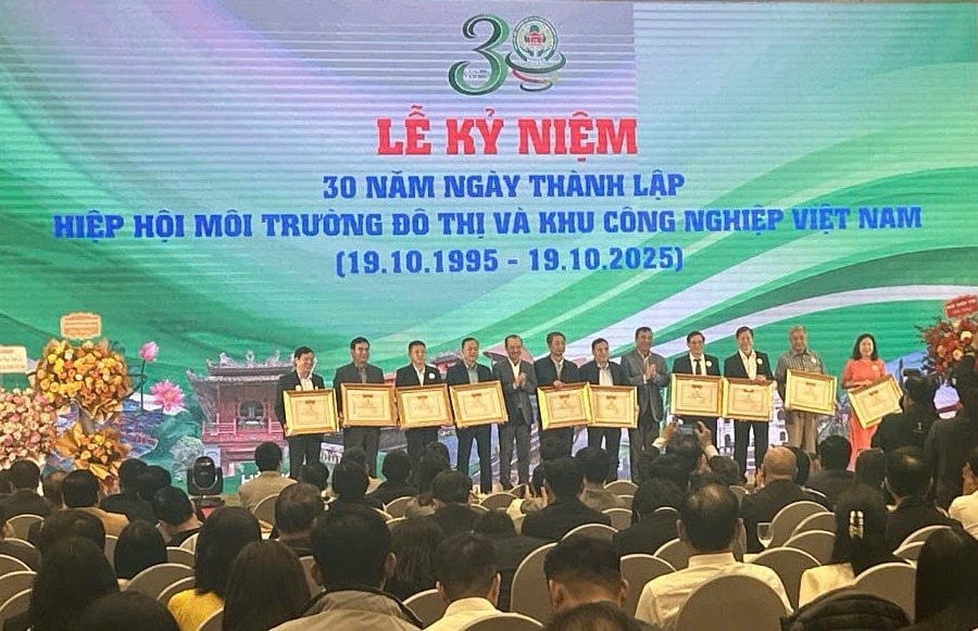 Hiệp hội Môi trường đô thị và Khu công nghiệp Việt Nam kỷ niệm 30 năm thành lập