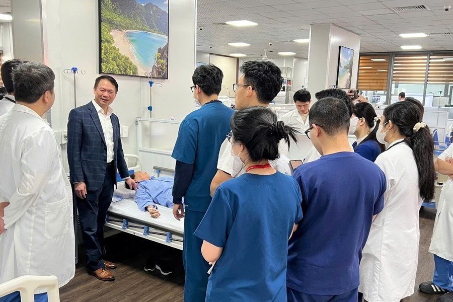 GS.TS.BS Phạm Mạnh Hùng: 'Tim mạch can thiệp Việt Nam đang vươn tầm thế giới'