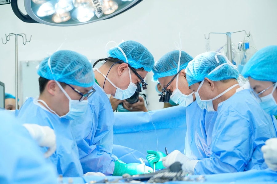 Ghép tim xuyên đêm cứu bệnh nhi suy tim giai đoạn cuối tại Bệnh viện Đại học Y Dược TP.HCM