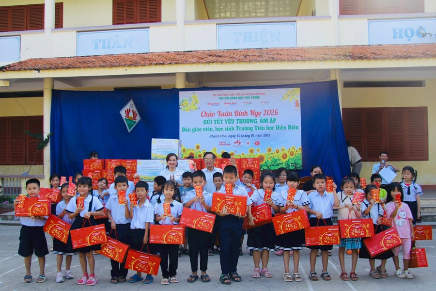 Mang Xuân về sớm trên Trường Tiểu học Diên Điền, Khánh Hòa