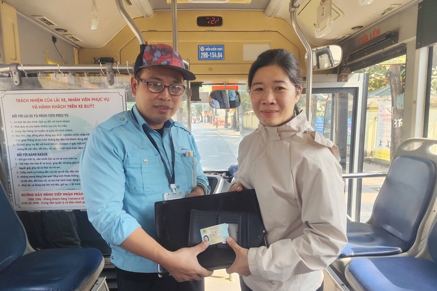 Hơn 3.000 trường hợp hành khách quên tài sản trên xe buýt được nhận lại trong năm 2025