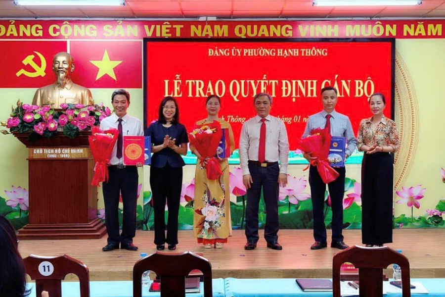 Phường Hạnh Thông trao quyết định cán bộ