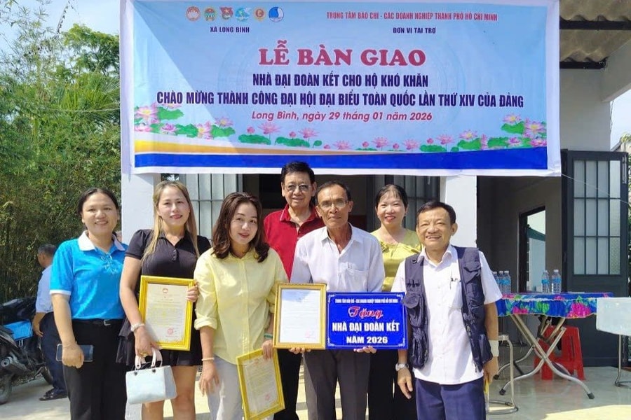 Trung tâm Báo chí TP.HCM bàn giao Nhà Đại đoàn kết tại xã Long Bình, tỉnh Đồng Tháp