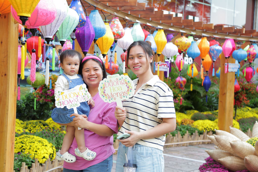 Ra mắt đường hoa 5 tỷ đồng tại cửa ngõ sân bay Tân Sơn Nhất