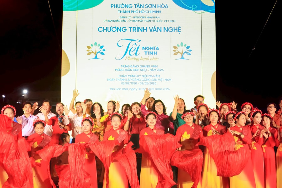 Rộn ràng đêm văn nghệ 'Tết Nghĩa tình - Phường Hạnh phúc' tại phường Tân Sơn Hòa