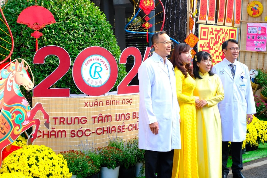 Đường hoa xuân Bệnh viện Chợ Rẫy 2026: Mang Tết về giữa lòng bệnh viện