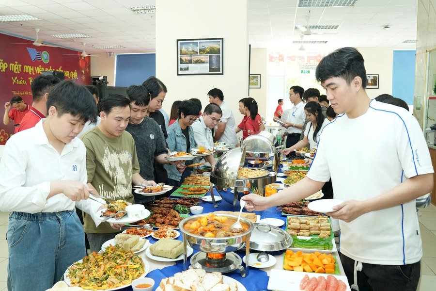 Sinh viên ở lại ăn Tết được sinh hoạt tập trung tại KTX lớn nhất Đông Nam Á