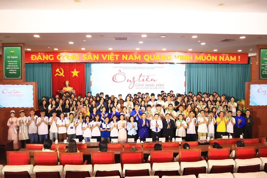 "Ông tiên" gieo hạnh phúc cho bệnh nhi ung thư