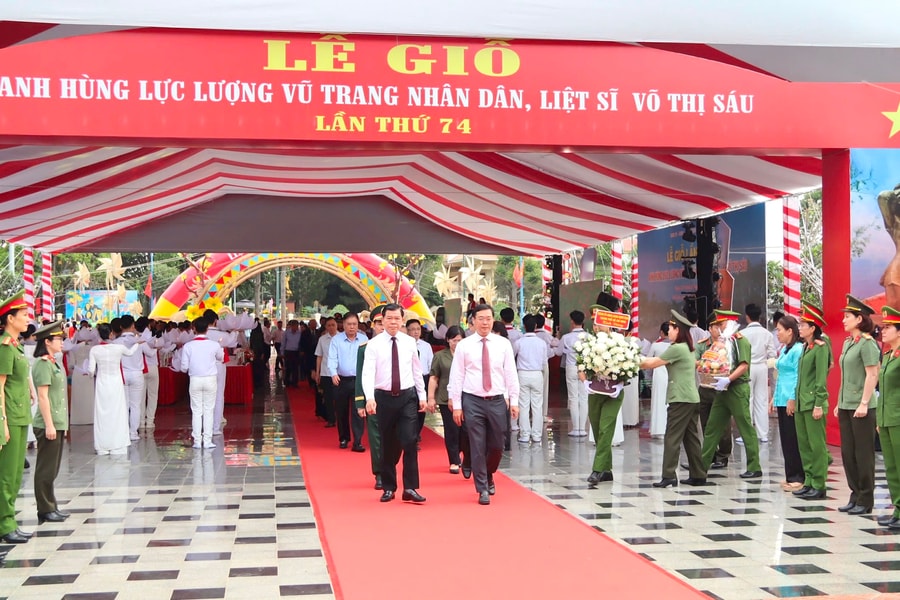 Lãnh đạo TP.HCM dâng hoa, dâng hương lễ giỗ lần thứ 74 Anh hùng liệt sĩ Võ Thị Sáu