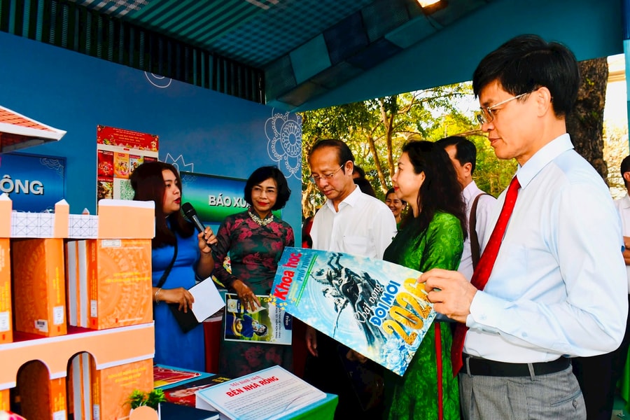 Khai mạc Lễ hội Đường sách Tết Bính Ngọ TP.HCM và Hội hoa xuân tại Vũng Tàu