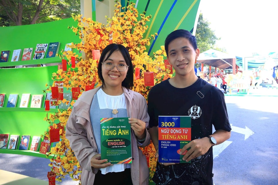 Đường sách Tết Bính Ngọ năm 2026 đạt tổng doanh thu bán sách gần 5 tỷ đồng