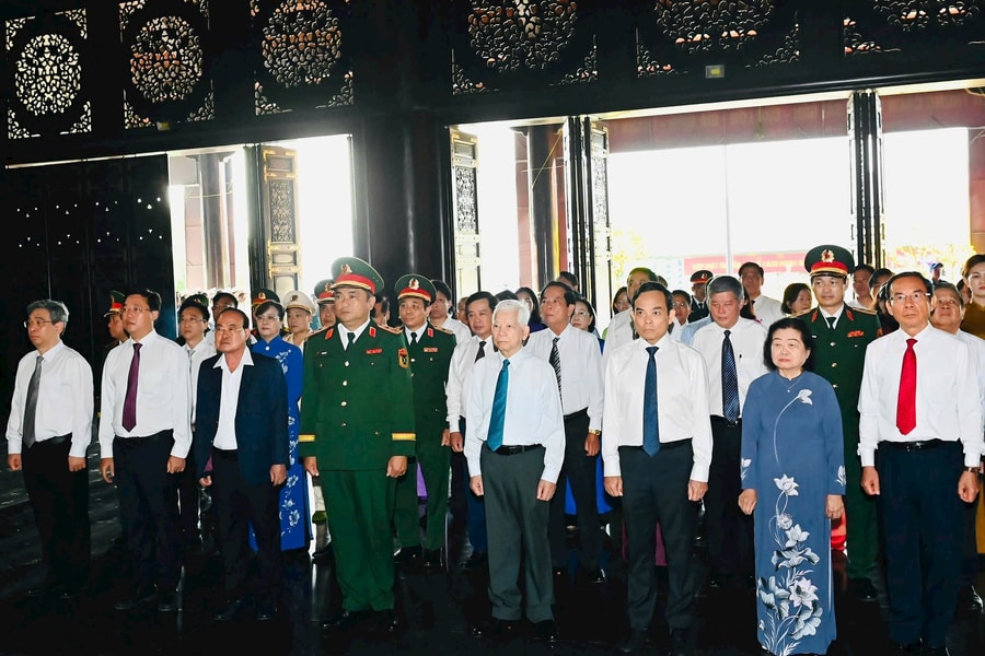 Lãnh đạo Đảng, Nhà nước, TP.HCM dâng hương tại Khu truyền thống cách mạng Sài Gòn - Chợ Lớn - Gia Định