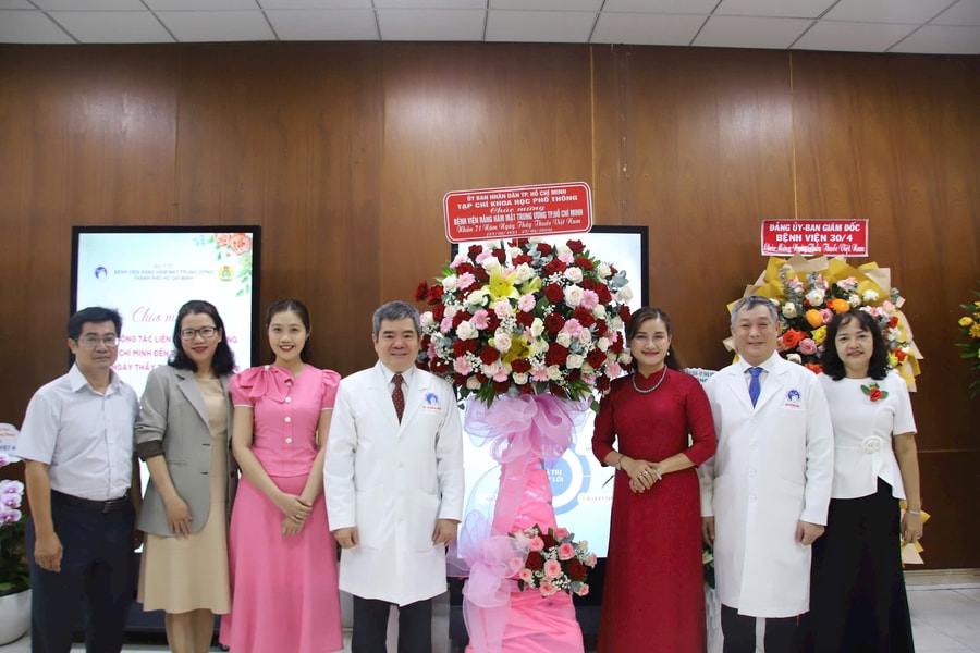 Tạp chí Khoa học phổ thông thăm, chúc mừng các bệnh viện nhân Ngày Thầy thuốc Việt Nam