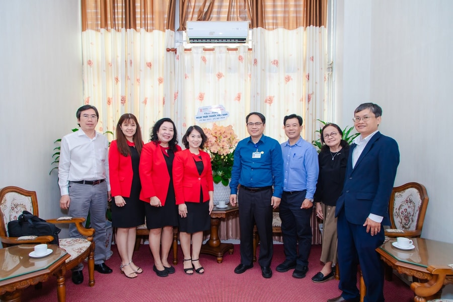 Đào tạo y khoa không thể chỉ trong giảng đường