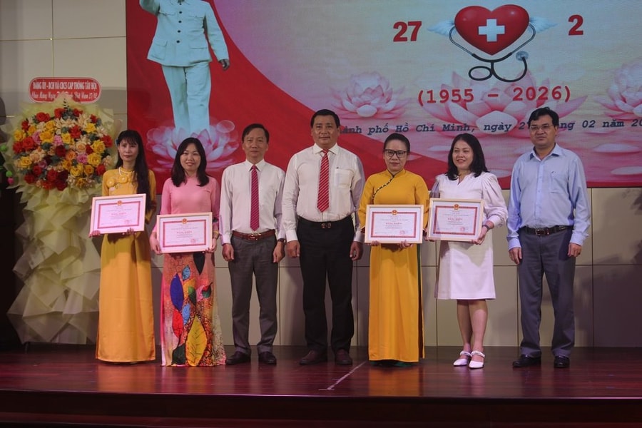 UBND TP.HCM trao bằng khen cho 2 tập thể và 4 cá nhân của Bệnh viện đa khoa Gò Vấp