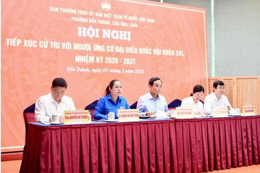 Bí thư Thành ủy Trần Lưu Quang tiếp xúc cử tri TP.HCM