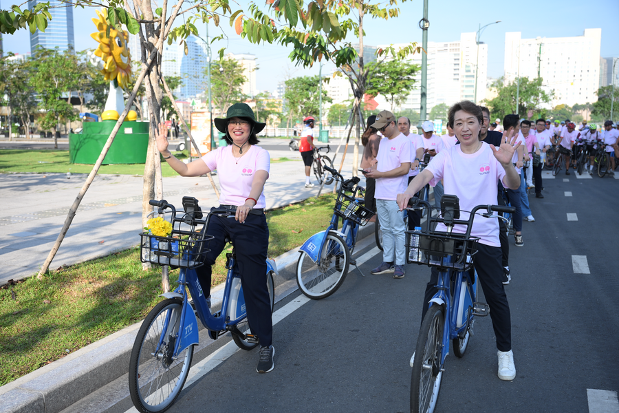 Lãnh đạo TP.HCM đạp xe, góp phần lan tỏa lối sống thân thiện môi trường