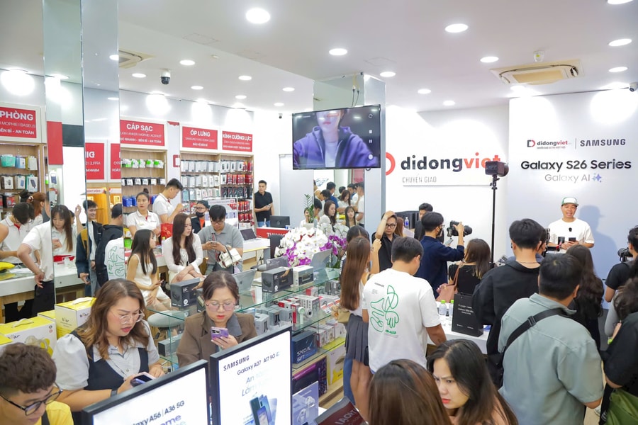 Đại lý bán lẻ Việt xuyên đêm mở bán Galaxy S26 series