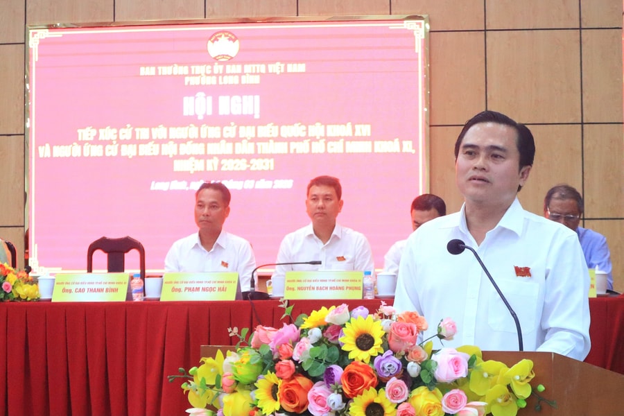 Trưởng Ban Văn hóa - Xã hội HĐND TP.HCM Cao Thanh Bình tiếp xúc cử tri