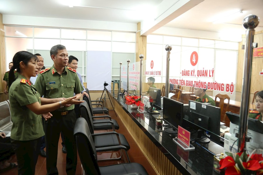 Công an TP.HCM đẩy mạnh chuyển đổi số, phát huy vai trò Nhân dân trong bảo đảm an ninh trật tự