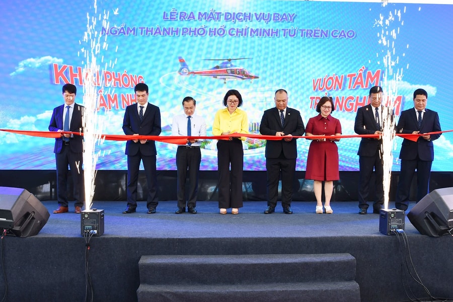 Công ty Trực thăng Miền Nam đưa vào khai thác các tour ngắm TP.HCM từ trên cao