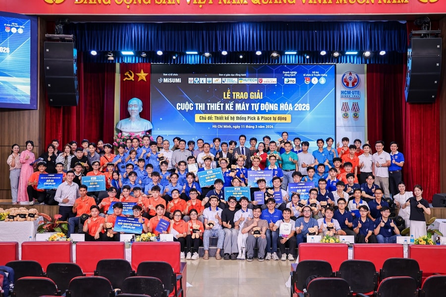 267 sinh viên kỹ thuật miền Nam thiết kế hệ thống Pick & Place tự động theo tiêu chuẩn công nghiệp toàn cầu
