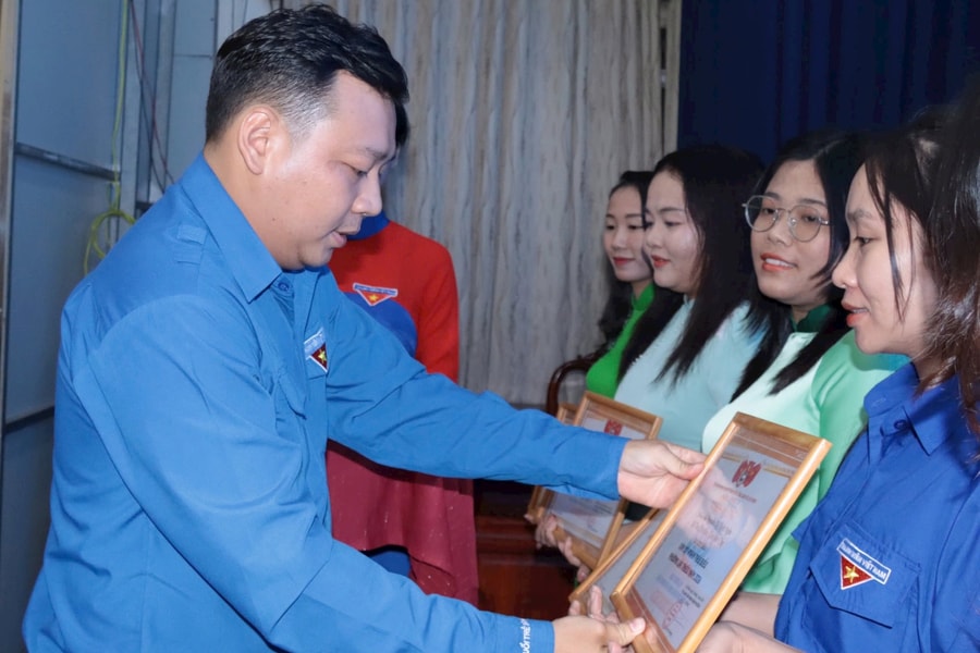 Phường Lái Thiêu tuyên dương nhiều tập thể, cá nhân tiêu biểu nhân kỷ niệm 95 năm thành lập Đoàn