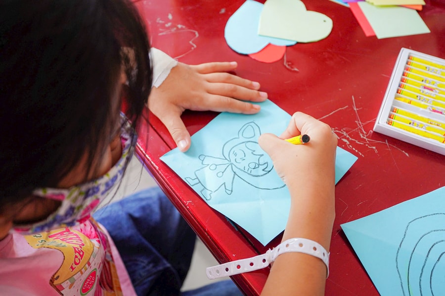 Lớp học mỹ thuật dành cho bệnh nhi giữa lòng bệnh viện