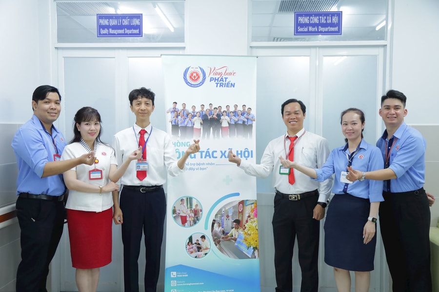 Nhịp cầu nhân ái phía sau nụ cười người bệnh