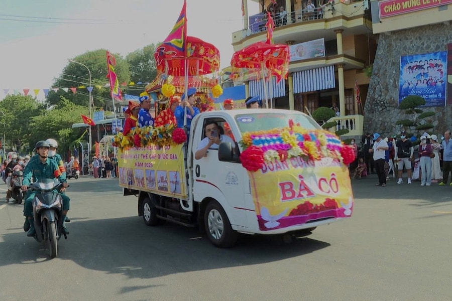 Nhiều hoạt động văn hóa lễ hội Dinh Cô Long Hải