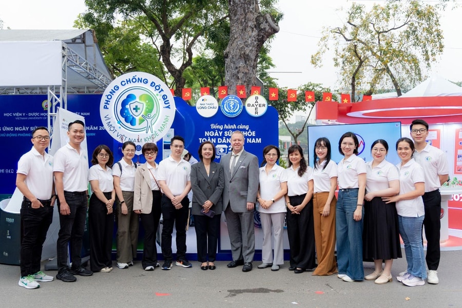 Ngày Sức khỏe toàn dân 2026: Long Châu - Bayer đẩy mạnh tầm soát đột quỵ toàn quốc
