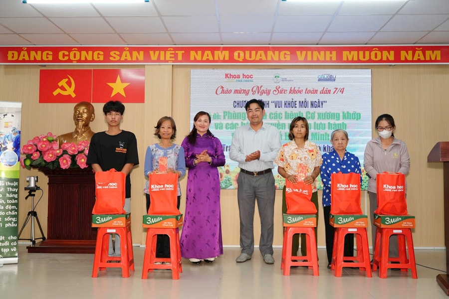 Người dân phường Cầu Kiệu tìm hiểu kiến thức sức khỏe cùng “Vui khỏe mỗi ngày”