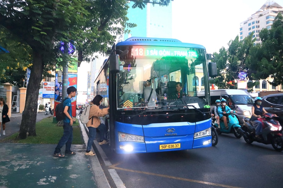 Chính sách miễn phí vé xe buýt sẽ được triển khai cùng các giải pháp đồng bộ
