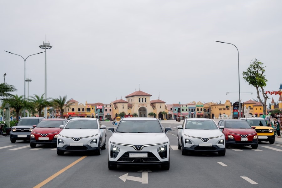 Doanh số ô tô điện VinFast tăng trưởng bùng nổ trong tháng 3