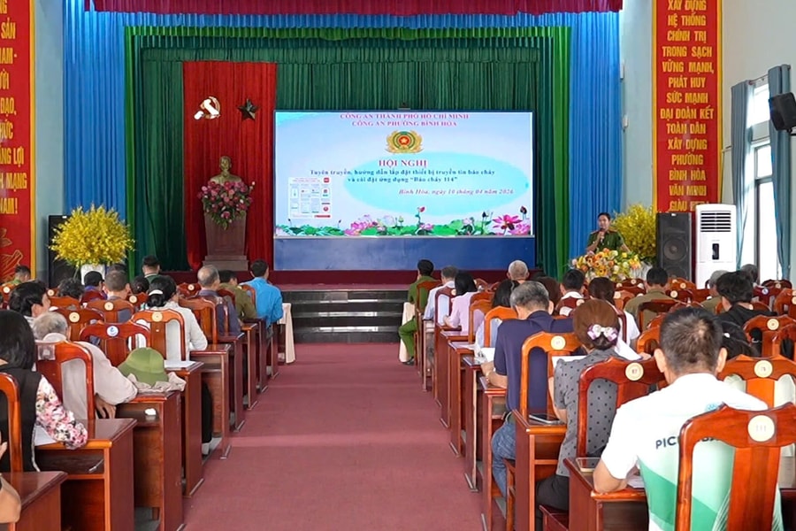 Công an phường Bình Hòa: Hỗ trợ người dân biết cách “Báo cháy 114” trên điện thoại thông minh
