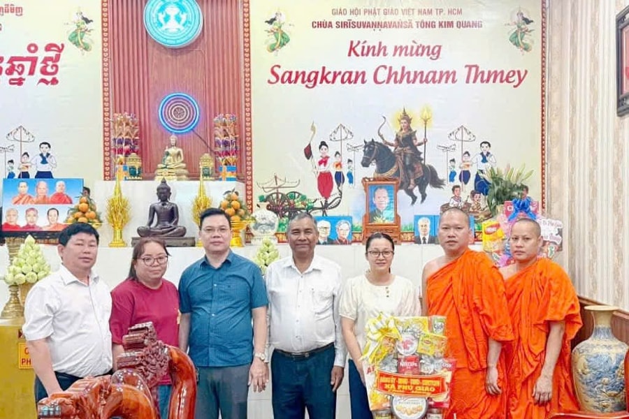 Xã Phú Giáo: Thăm, chúc mừng chùa Tông Kim Quang nhân dịp Tết cổ truyền Chôl Chnăm Thmây