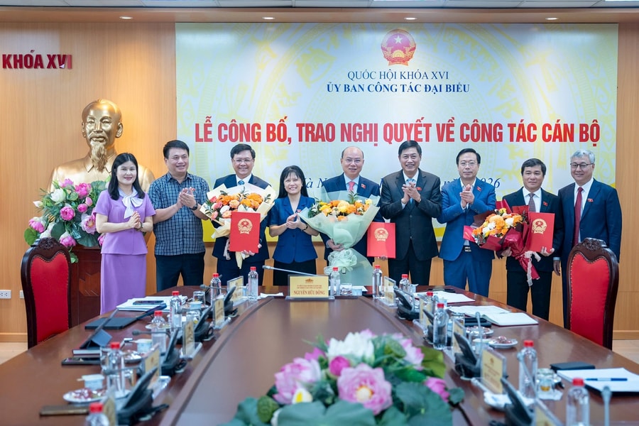 Ủy ban Công tác đại biểu của Quốc hội tổ chức Lễ công bố, trao Nghị quyết của Ủy ban Thường vụ Quốc hội về công tác cán bộ