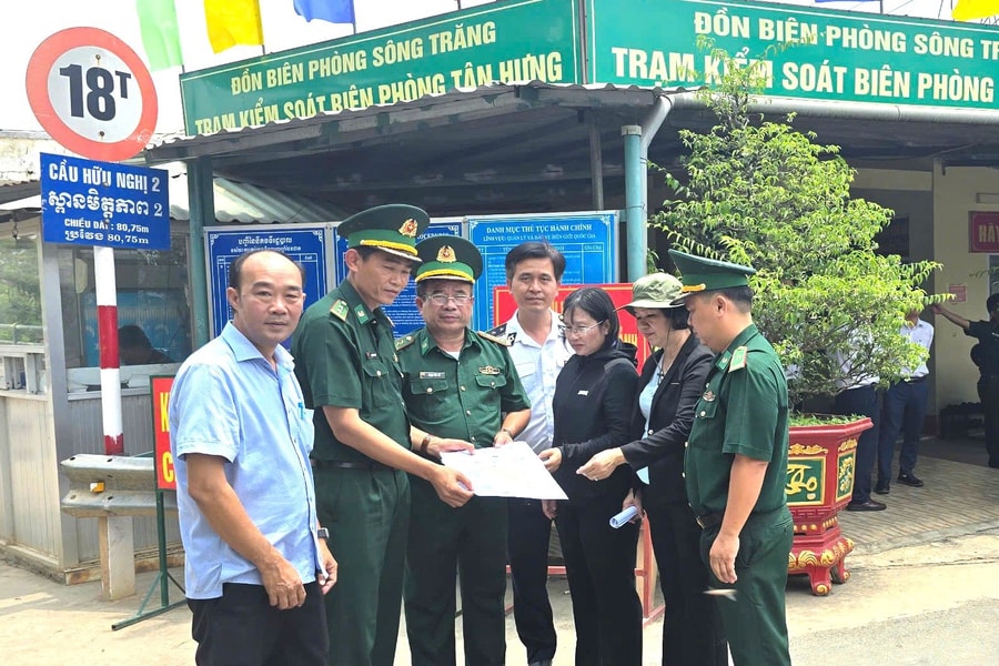 Sớm có chủ trương cho thông thương hàng hóa qua lại cửa khẩu phụ Tân Hưng