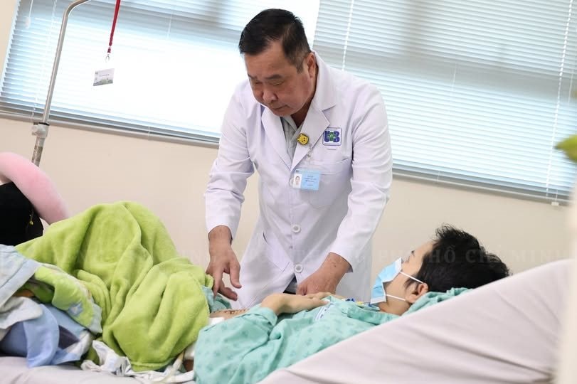 Phẫu thuật liên viện cứu bệnh nhân ung thư cổ tử cung tái phát xâm lấn mạch máu lớn