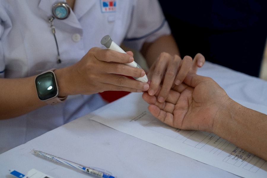 TP.HCM: Bác sĩ đi khắp cộng đồng, gõ từng nhà, khám bệnh miễn phí