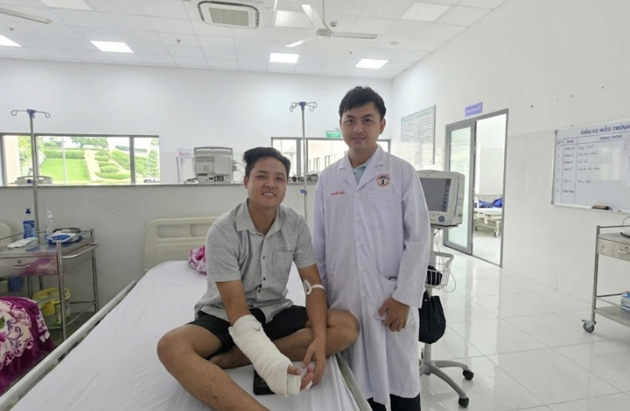 TP.HCM: Bác sĩ luân phiên tại Côn Đảo phẫu thuật cứu bàn tay người dân bị đứt mạch máu, dây thần kinh
