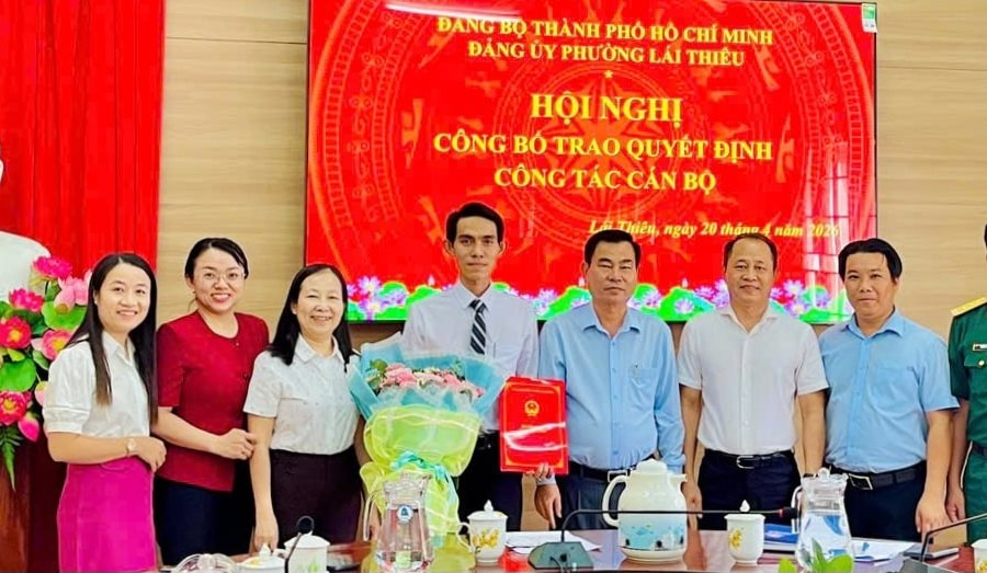 Phường Lái Thiêu: Trao quyết định về công tác cán bộ