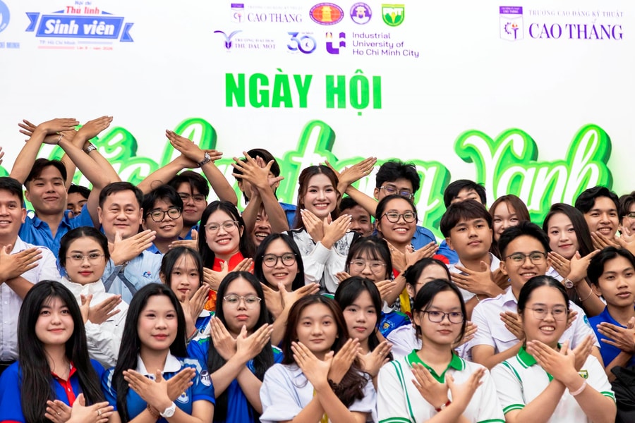 Hơn 300 sinh viên TP.HCM bàn cách hành động vì môi trường