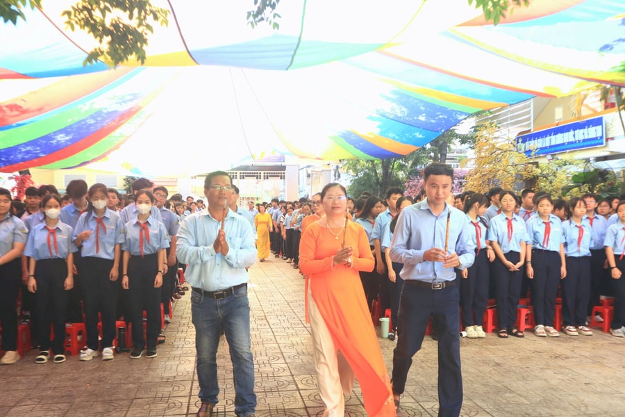 Hào khí Lạc Hồng lan tỏa trong lễ Giỗ Tổ Hùng Vương tại Trường THCS Nguyễn Văn Trỗi