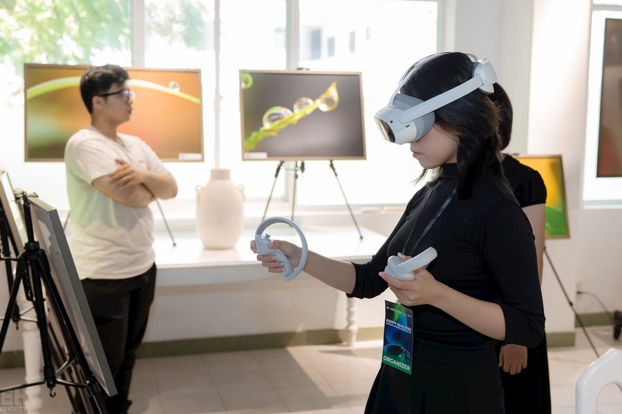 UEH ra mắt không gian học tập đắm chìm tích hợp công nghệ – sáng tạo