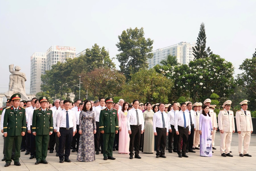Lãnh đạo TP.HCM dâng hương tưởng nhớ các Anh hùng liệt sĩ