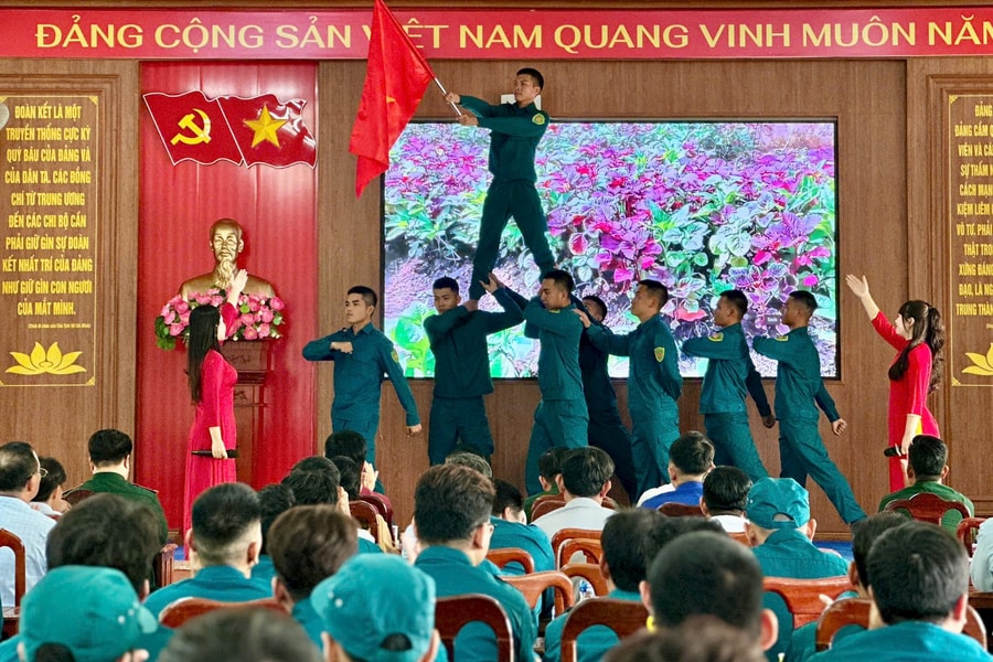 Xã Phú Giáo khai mạc huấn luyện Dân quân cơ động năm 2026