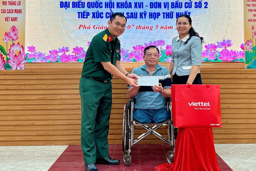 Viettel sẻ chia yêu thương, đồng hành cùng người dân khó khăn tại Phú Giáo
