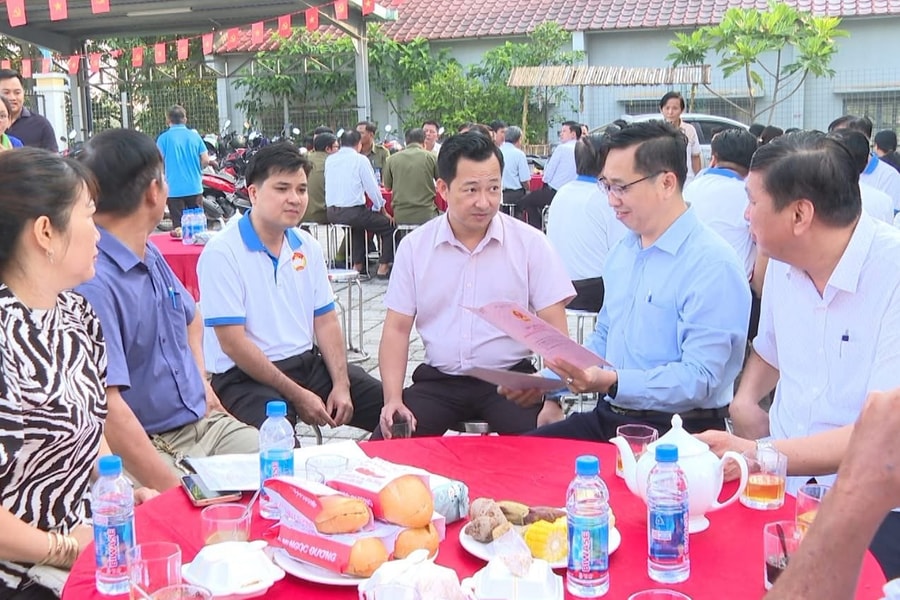 Phường Bến Cát ghi nhận nhiều ý kiến từ mô hình 'Cà phê sáng - trao đổi với nhân dân'